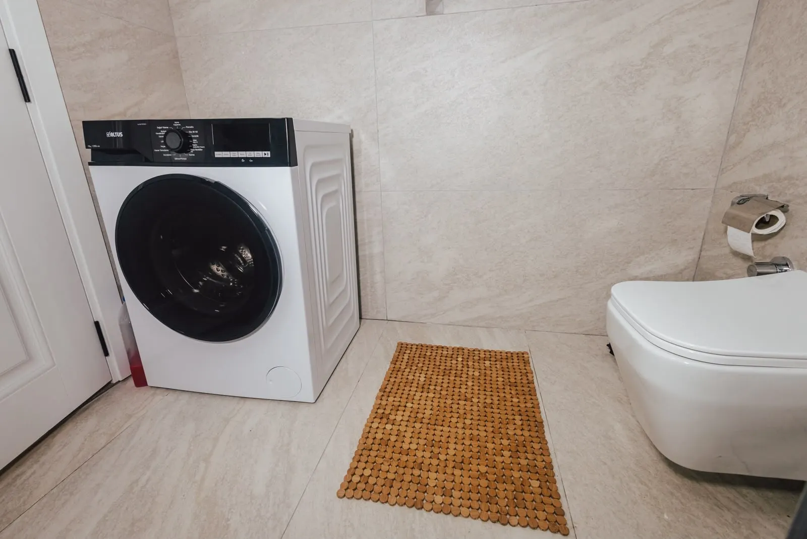 Çamaşır makinesi olan banyo